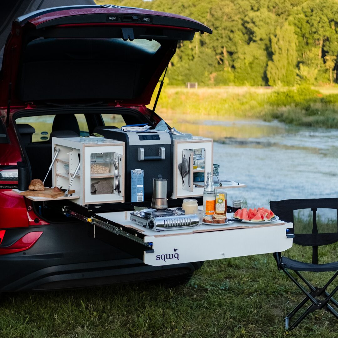 squiq Traveler compact Kofferraumauszug Campingbox